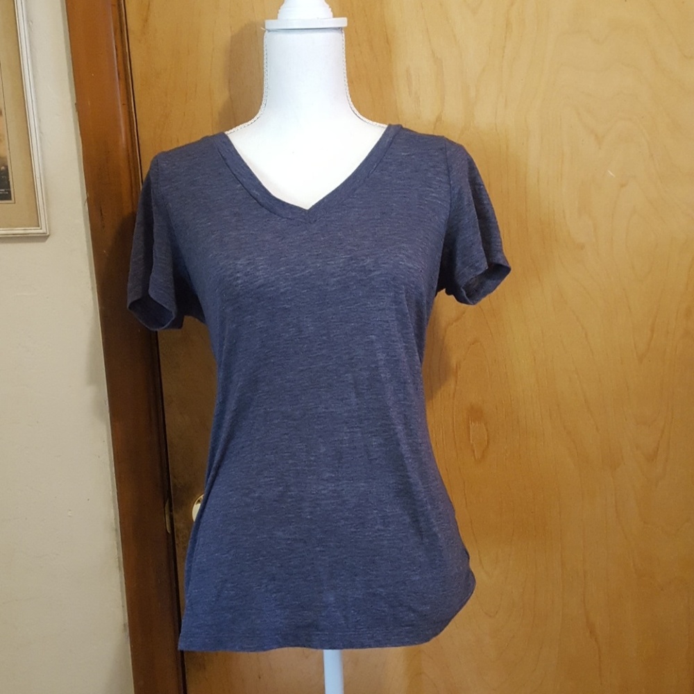 Cute Old Navy  blue T-shirt